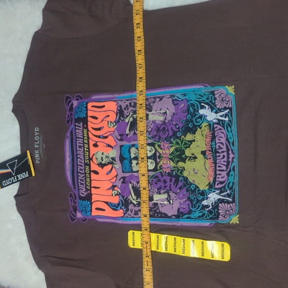 PINK FLOYD Queen Elizabeth Concert Poster Graphic Tee ~ NWT - Picture 7 of 10
